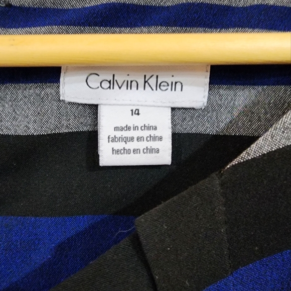 Flattering dress - Picture 3 of 3